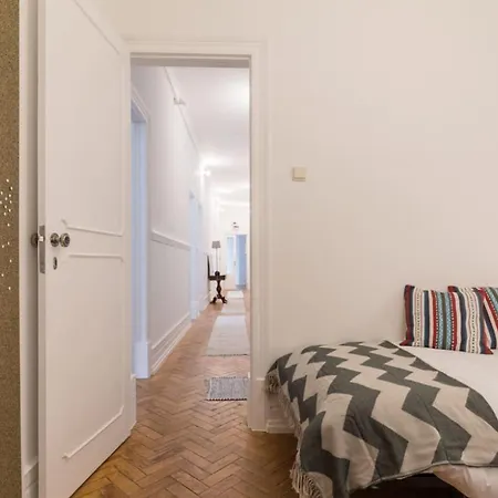 Spacious Single In Central Porto By Guestready * Lisboa